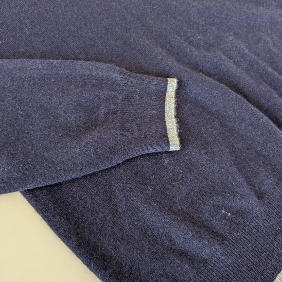 Scoop NYC Blue Cashmere V-Neck Sweater -- Men's XL - Picture 3 of 4